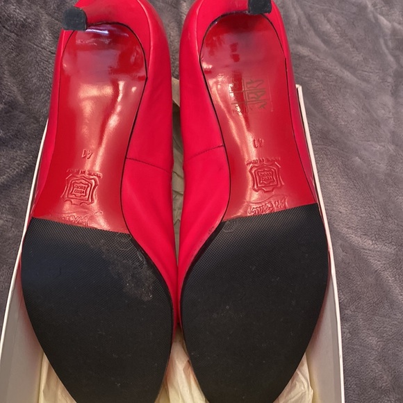 I never wore these. I bought off of ebay. Great pumps pink/res color 85mm - Picture 2 of 6